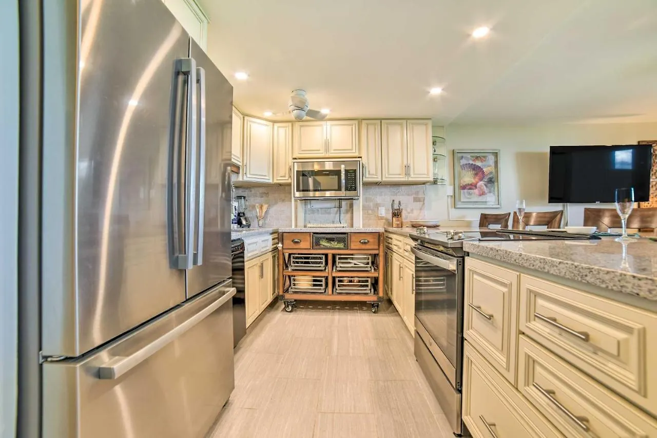 Apartment Beachfront Condo Sunset Views And Pool Access! Kahana